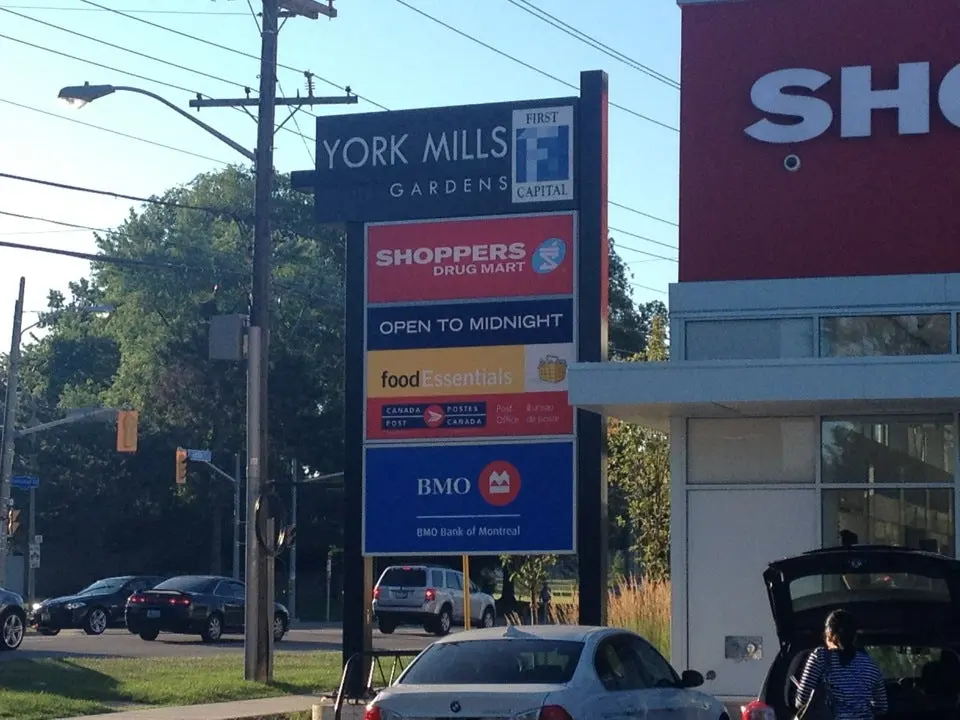 York Mills Gardens near 2 Post Road Condo, Toronto – upscale residential community and green space.