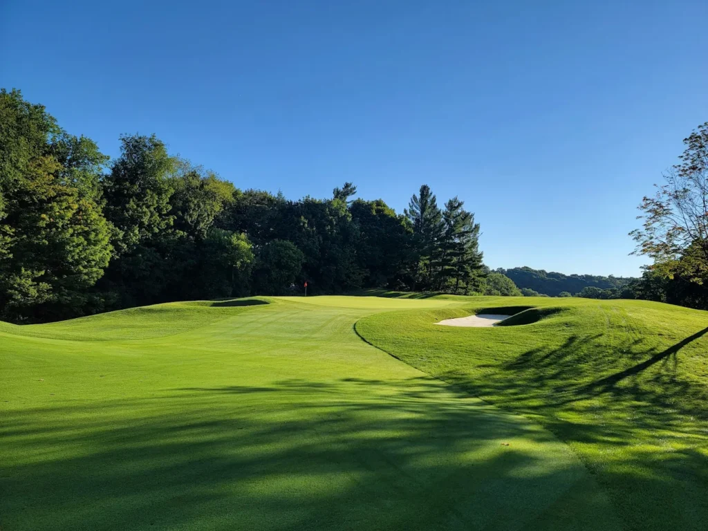 Rosedale Golf Club near 2 Post Road Condo Toronto – exclusive golf course in Canada’s elite area.